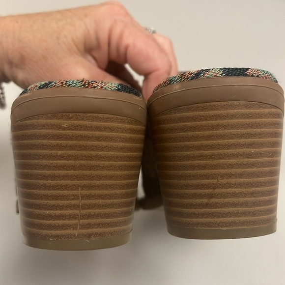 Wonderly Multicolor Patterned Tapestry Mules size 8 / barely worn - Picture 5 of 8